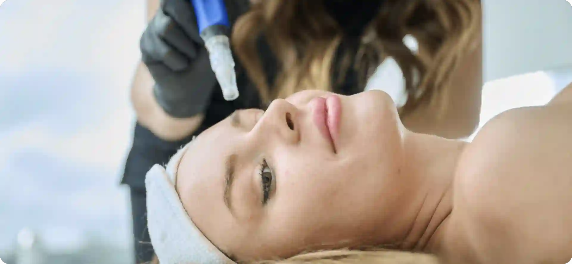 How Do Microneedles Trigger New Collagen and Elastin in Loose Skin Crewe?